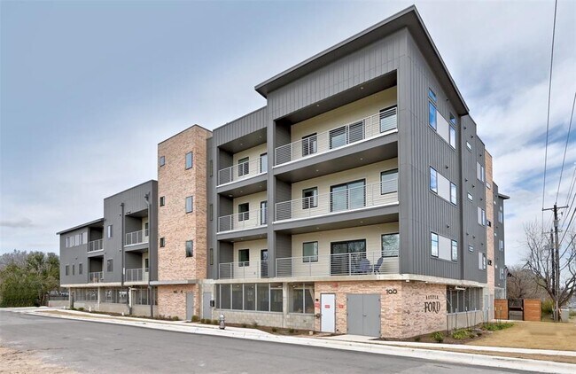 Building Photo - 100 Mockingbird Ln W