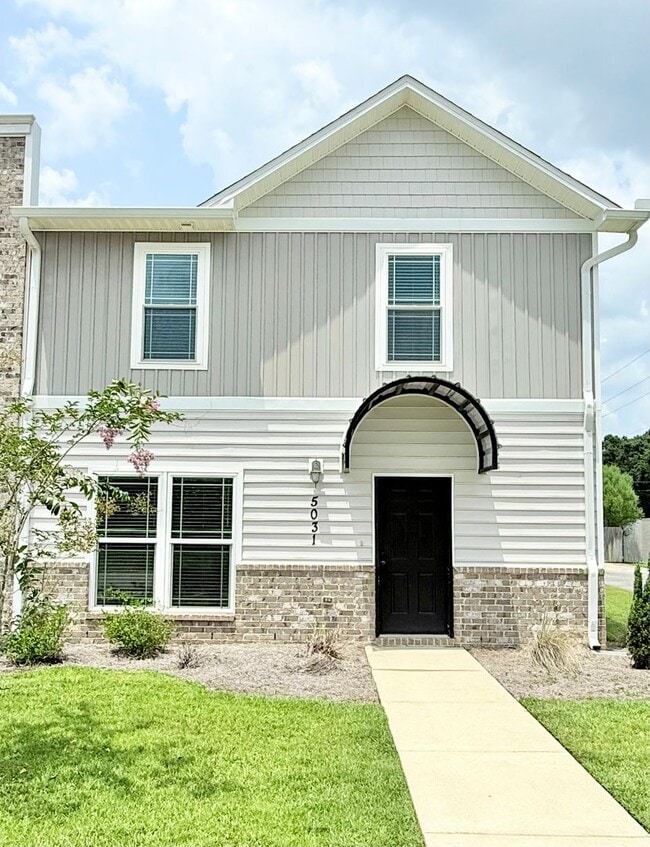 Building Photo - 5031 Peach Dr