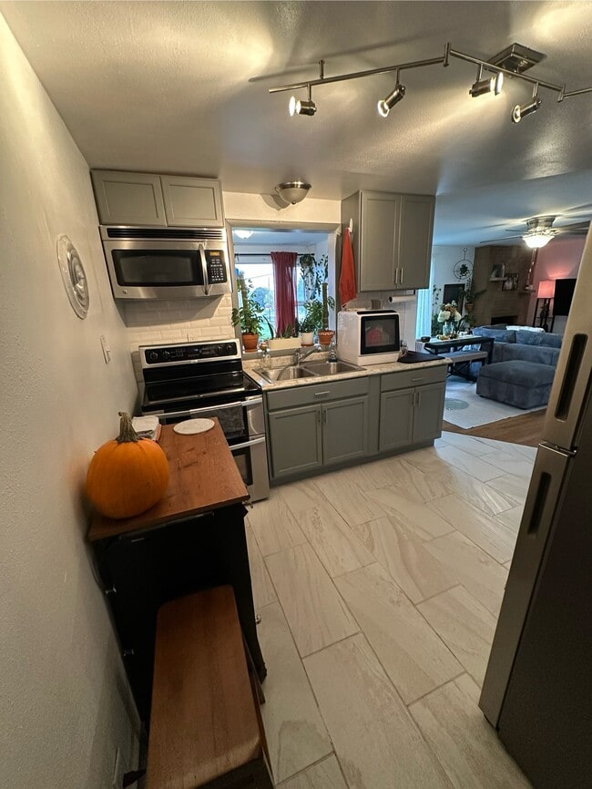 Building Photo - 4945A S Lake Dr