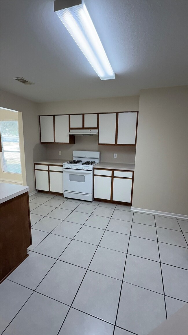 Building Photo - 1103 Laurel Chase Tr
