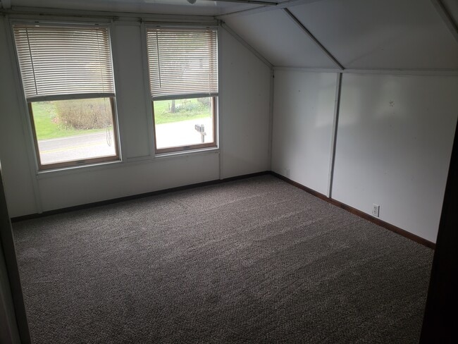 Building Photo - 247 Henricks Rd