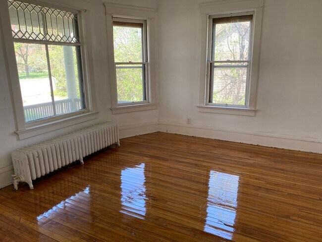 Building Photo - 1339 Grand Ave