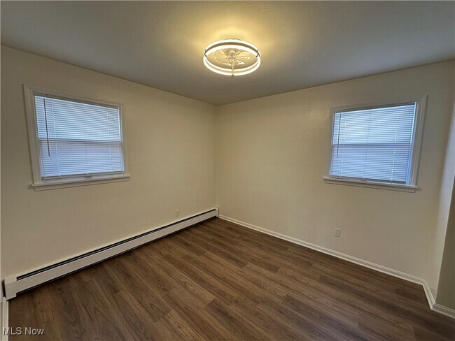 Building Photo - 840 Moyer Ave