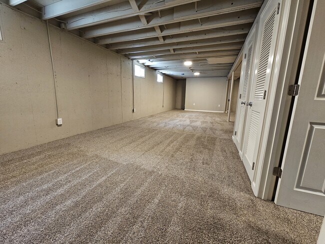 Building Photo - 8958 Circle Dr