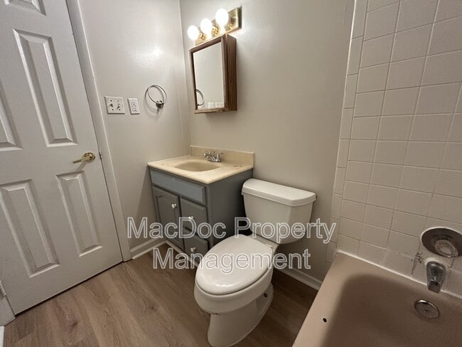 Building Photo - 2538 Sedgewick Pl