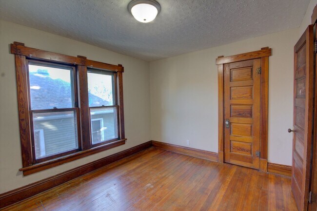 Building Photo - SL AAC907