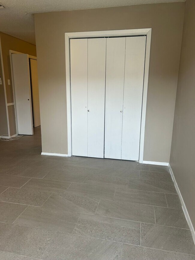 Building Photo - 5707 Sorenson St