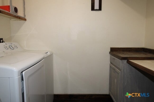 Building Photo - 2809 Connell St