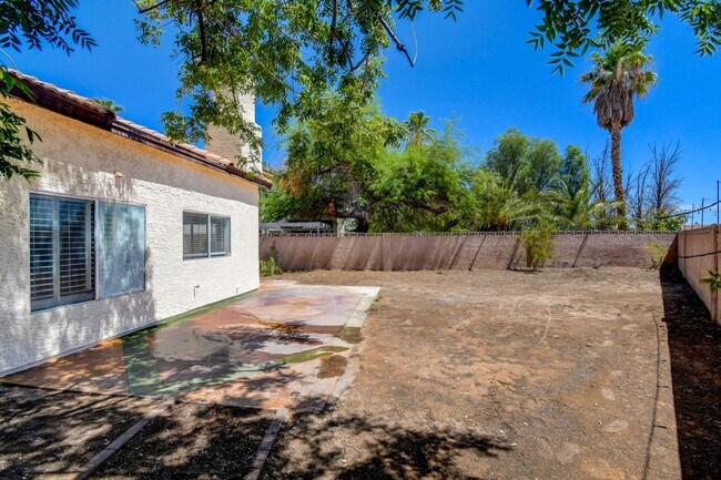 Building Photo - 6401 Morley Ave