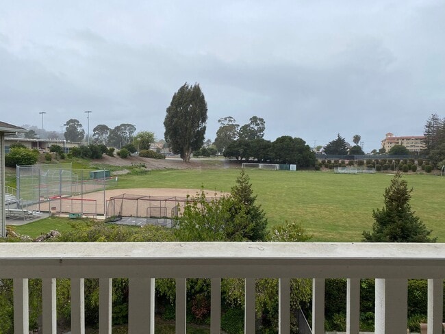 Building Photo - 300 Murchison Dr