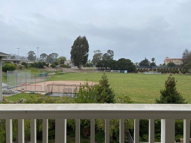 Building Photo - EPIC REA: Condo w/Parking & Community Pool close to BART & schools