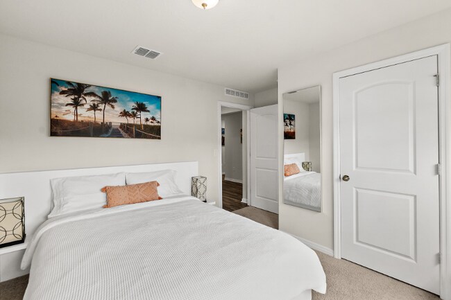 Building Photo - 10 Lladd Ct