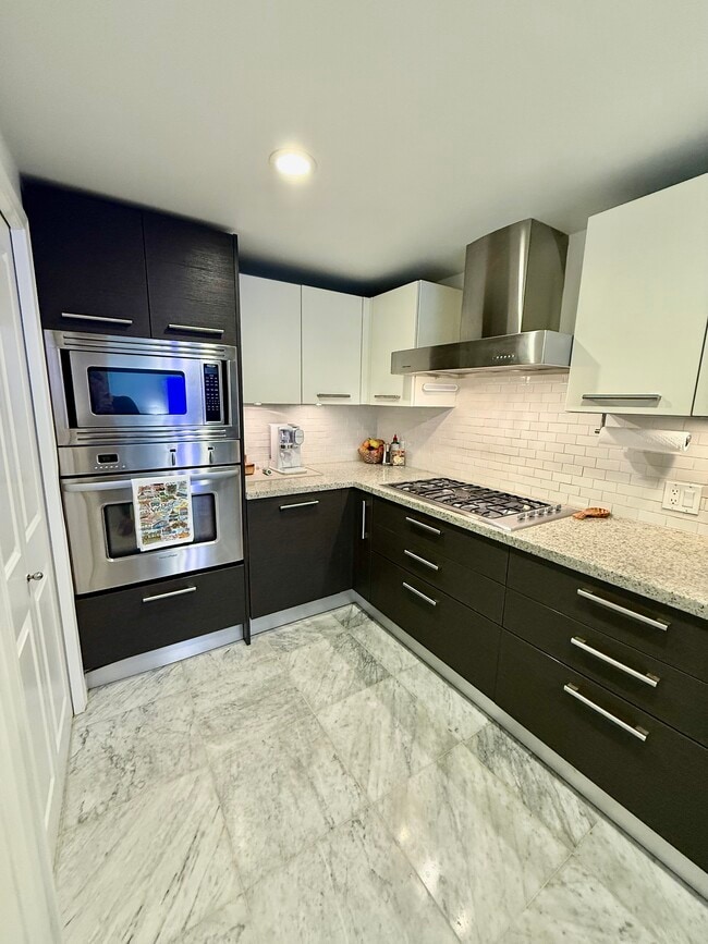 Building Photo - 1431 Pacific Hwy