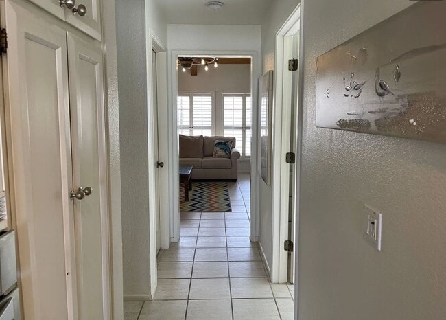 Building Photo - 4025 Ocean Dr