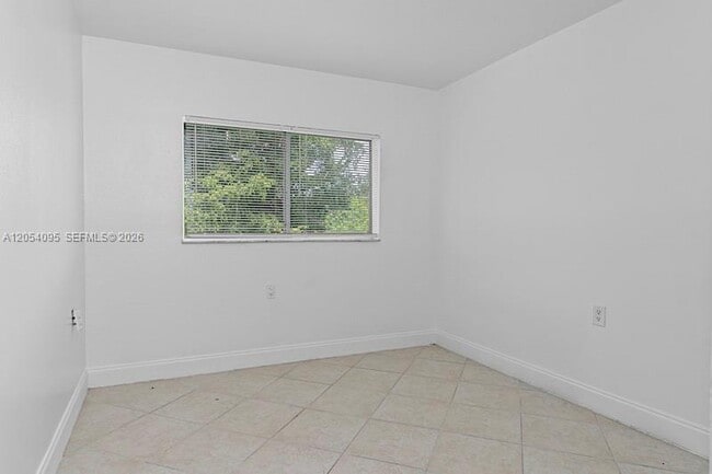 Building Photo - 1201 Lake Victoria Dr