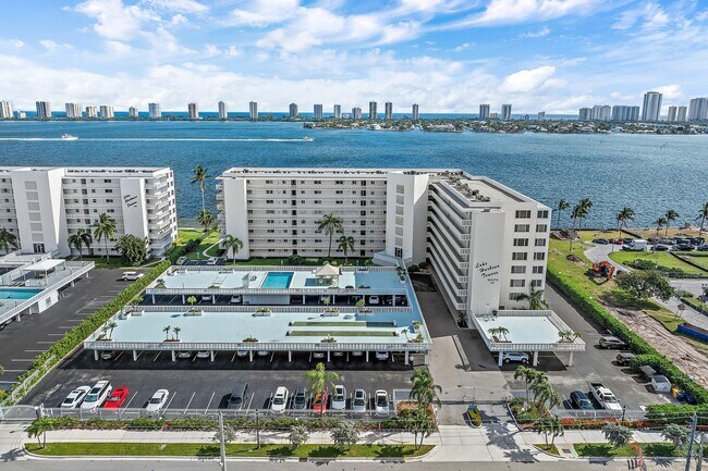 Building Photo - 301 Lake Shore Dr