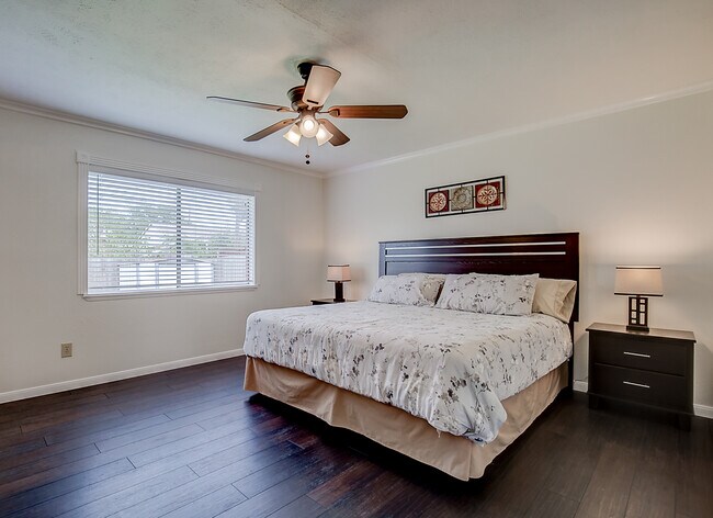 Building Photo - 565 Bell Dr