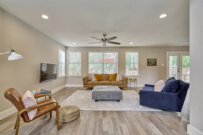 Building Photo - 38 E Gaslight Pl