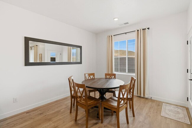 Building Photo - 1706 Ripple Rock Dr