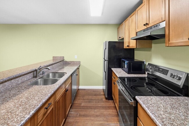 Building Photo - Ground floor 1 bed + bonus room in prime B...