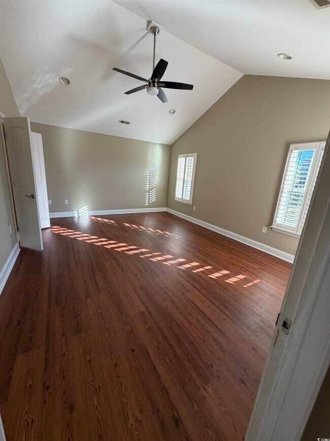 Building Photo - 619 Uniola Dr