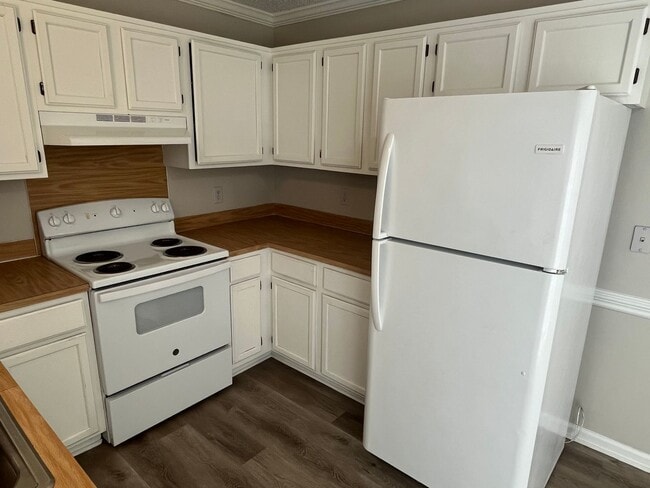 Building Photo - Updated 3 Bed + Loft with Large Garage in ...
