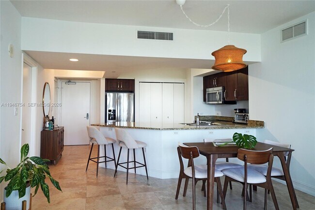 Building Photo - 20000 E Country Club Dr