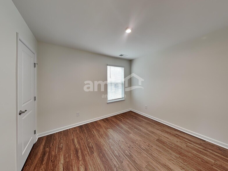 Building Photo - 648 Hamilton Park Dr