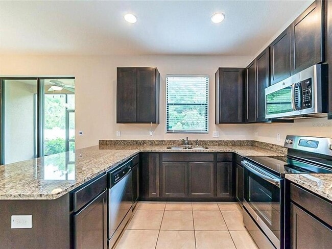 Building Photo - 2440 Seven Oaks Dr