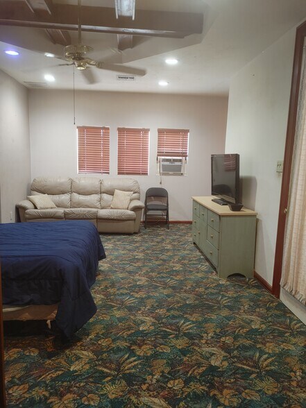 Living Area - 903 Cypress Lake Cir