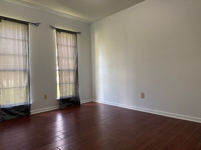 Building Photo - 7910 Mustang Dr