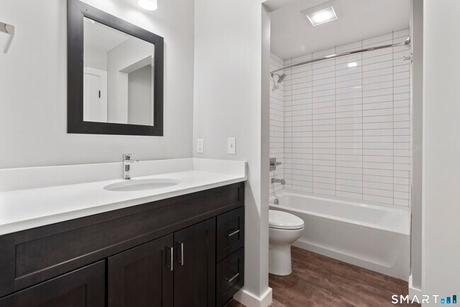 Building Photo - 969 Hopmeadow St