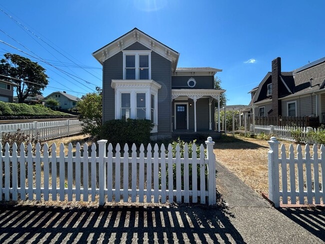 Building Photo - Vintage Aesthetic Meets Modern Glow-Up! Your Next Home Is Here!