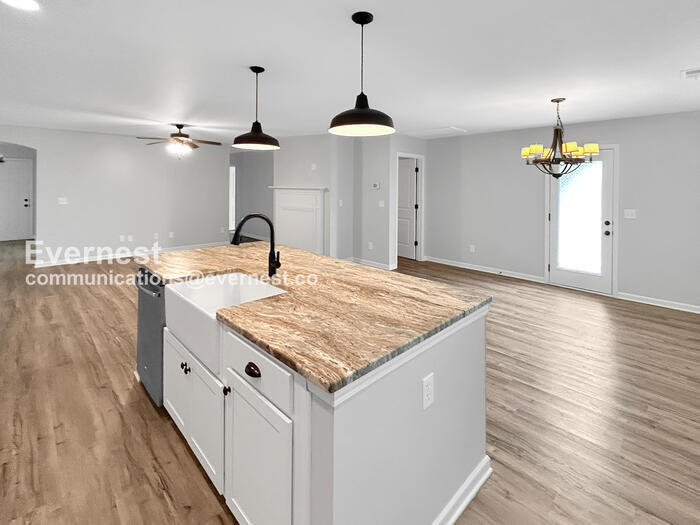 Building Photo - 322 Fenrose Dr