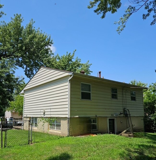 Building Photo - COMING SOON! Independence, MO $1,425.00