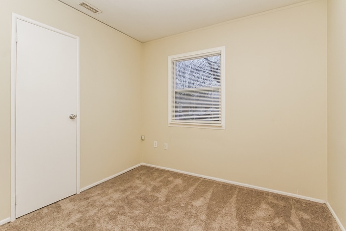 Building Photo - 839 Middle Dr
