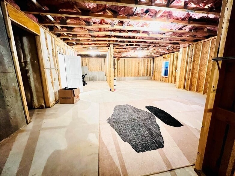 Building Photo - 6570 Pond Vw Dr