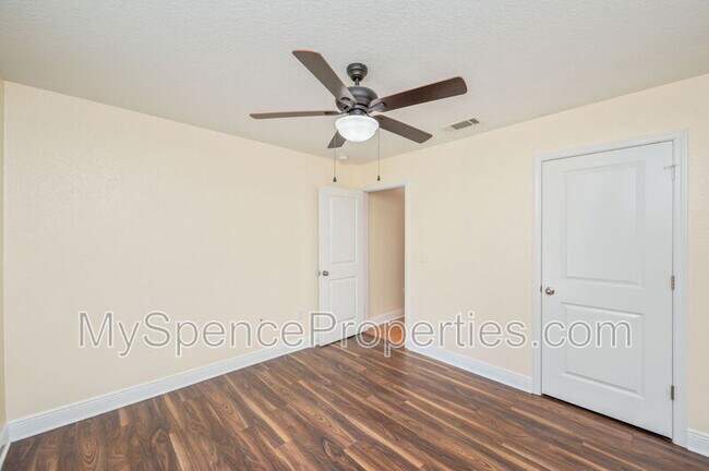 Building Photo - 618 Territory Ln