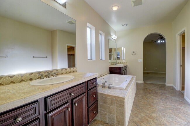 Building Photo - 15359 W Columbine Dr
