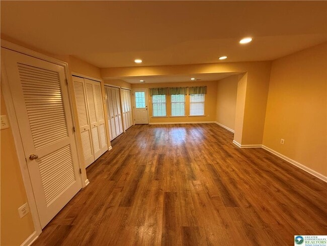 Building Photo - 4539 Jasmine Dr