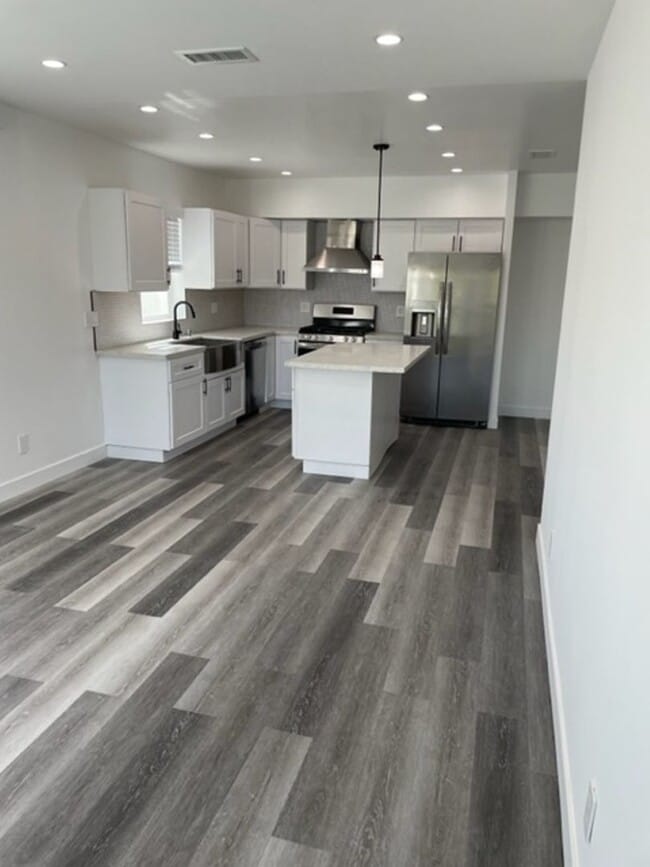 Building Photo - 20811 Tiara St