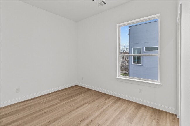 Building Photo - 6346 Culberson St