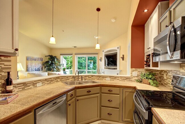 Building Photo - 2Bd/1.75Ba Bothell Condo