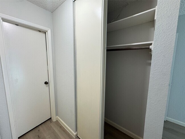 Building Photo - 12959 Wirevine Ln