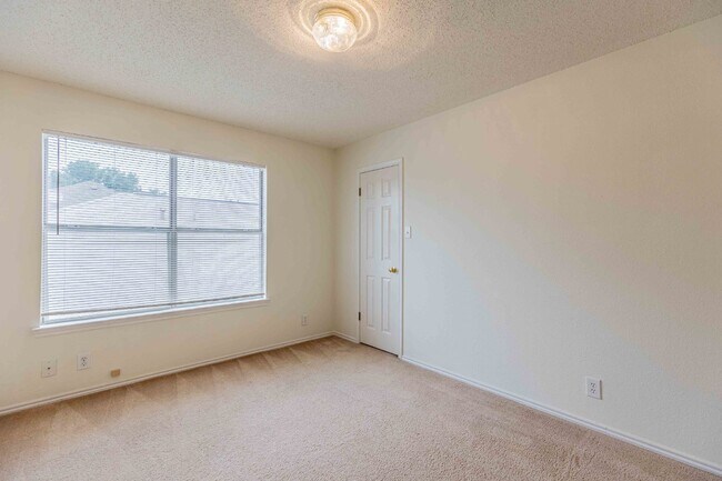 Building Photo - 14215 Spotted Cedar