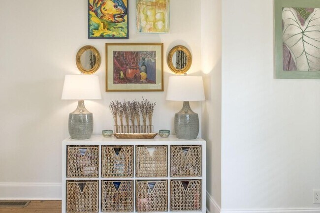 Building Photo - 801 Durant Pl NE