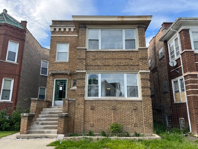 Primary Photo - 5830 W Superior St
