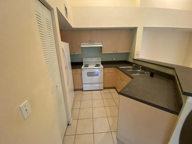 Building Photo - 4211 San Marino Blvd