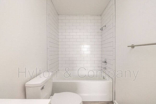 Building Photo - 3231 Hunters Mill Dr