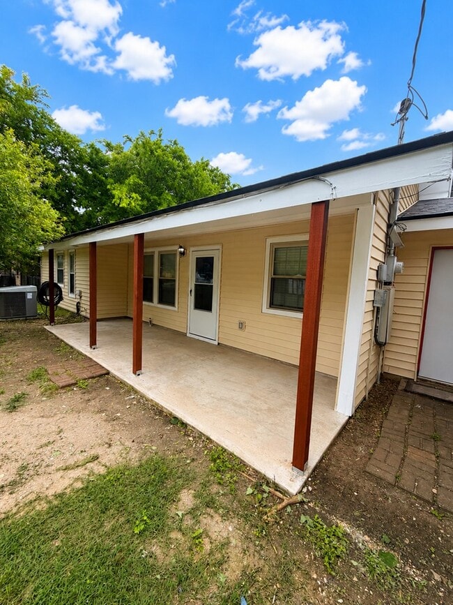 Building Photo - 133 Willow Way
